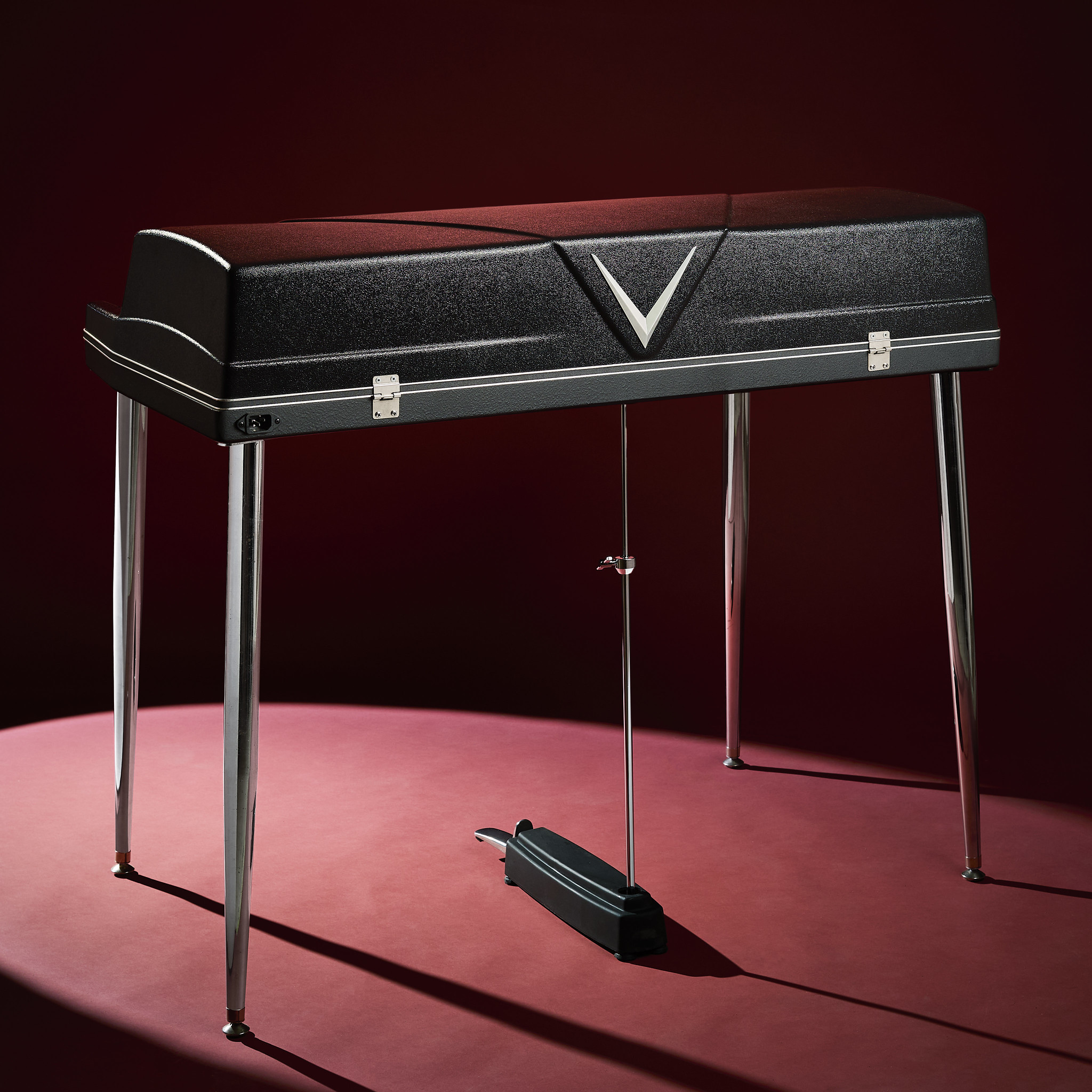 VV_CLassic_64_Rear_Angle_Red