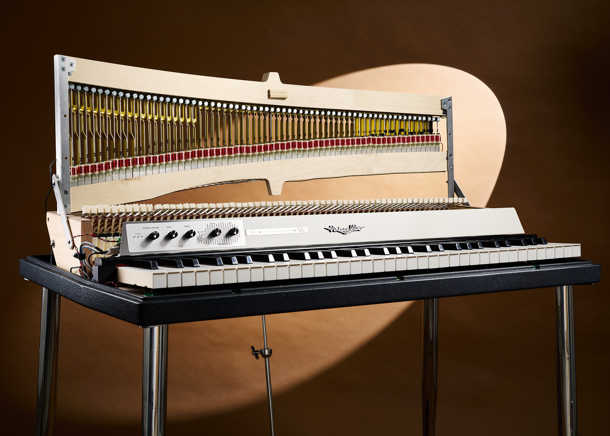 Vintage_Vibe_64_Classic_Harp_Up