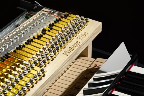 Vintage Vibe 64 Classic Logo Harp